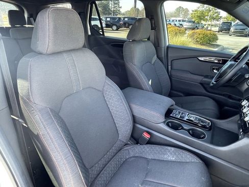 Used 2025 Honda Pilot Sport image 30