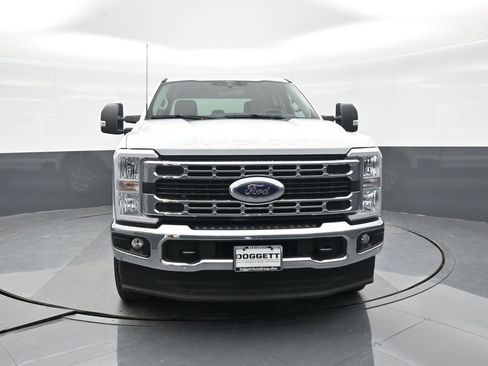 Used 2025 Ford F250 XLT w/ FX4 Off-Road Package image 18