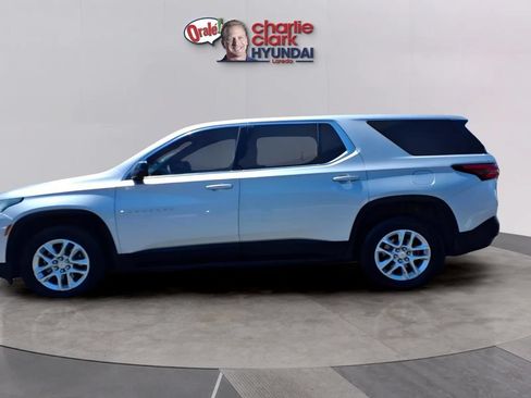 Used 2022 Chevrolet Traverse LS FWD image 2