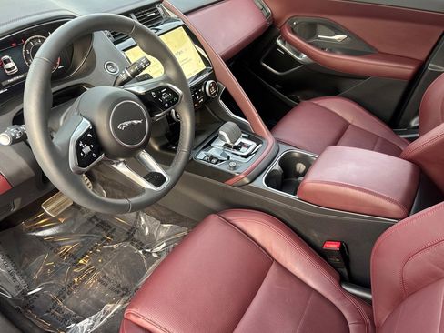 Used 2024 Jaguar E-PACE R-Dynamic SE image 5