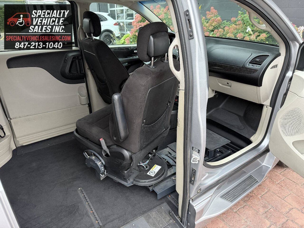 Used 2013 Dodge Grand Caravan SXT FWD image 27