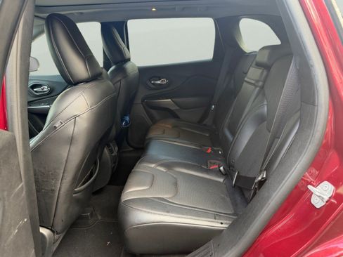 Used 2019 Jeep Cherokee Limited AWD/4WD image 9