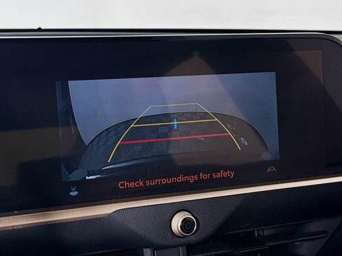 Certified 2023 Toyota Crown XLE image 18