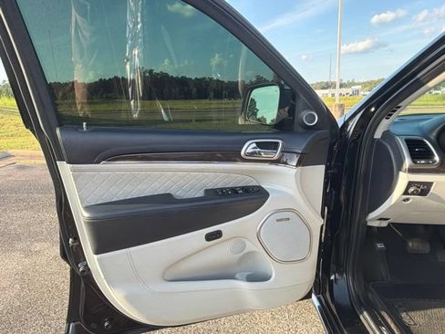 Used 2017 Jeep Grand Cherokee Summit AWD/4WD image 17