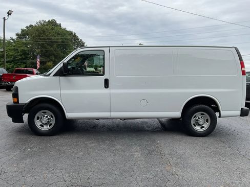 Used 2018 Chevrolet Express 2500 RWD image 4