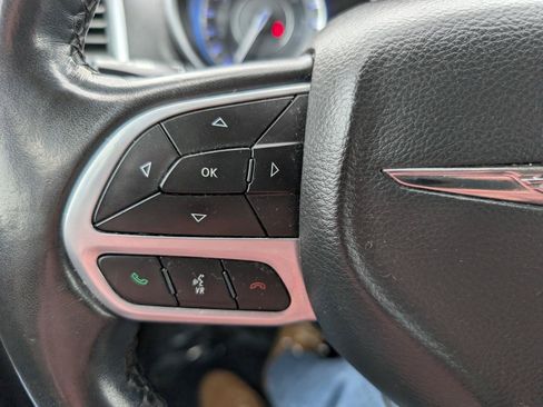 Used 2021 Chrysler 300 Touring L RWD image 19