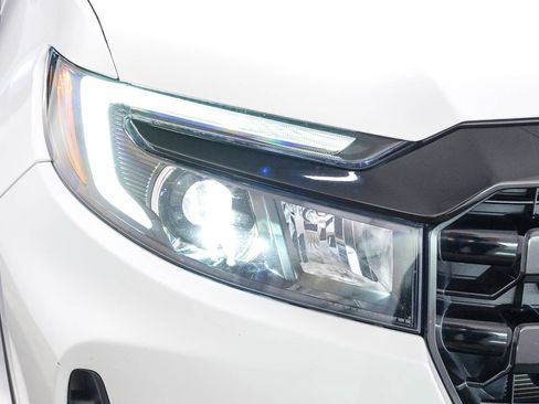 Used 2024 Honda Ridgeline Black Edition image 8