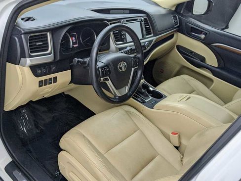 Used 2017 Toyota Highlander Limited image 13