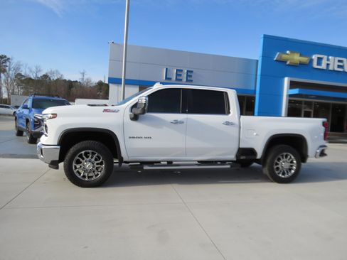 Used 2026 Chevrolet Silverado 2500 LTZ w/ LTZ Convenience Package image 2