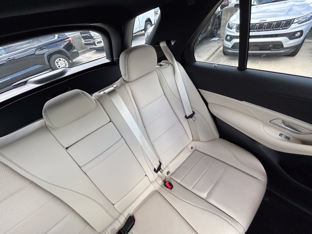 Used 2025 Mercedes-Benz GLE 450e 4MATIC image 11