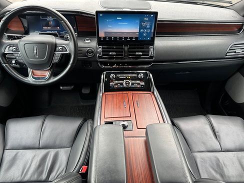 Used 2023 Lincoln Navigator Reserve image 17