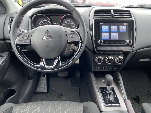 Used 2024 Mitsubishi Outlander Sport LE image 12