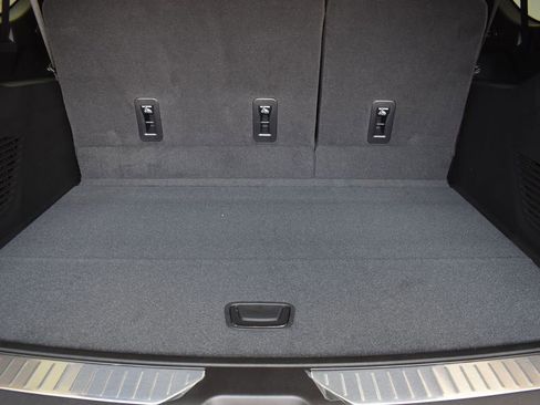 New 2025 Chevrolet Suburban Premier image 20