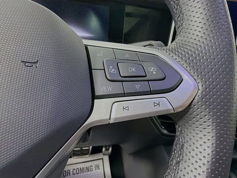 Used 2025 Volkswagen Tiguan SE R-Line image 12