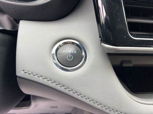 Used 2023 Toyota Highlander Platinum image 17