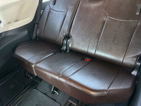 Certified 2023 Toyota Sienna Platinum FWD image 18