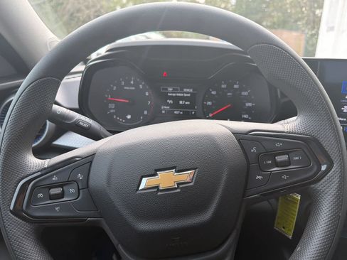 Used 2025 Chevrolet Trax LS image 14