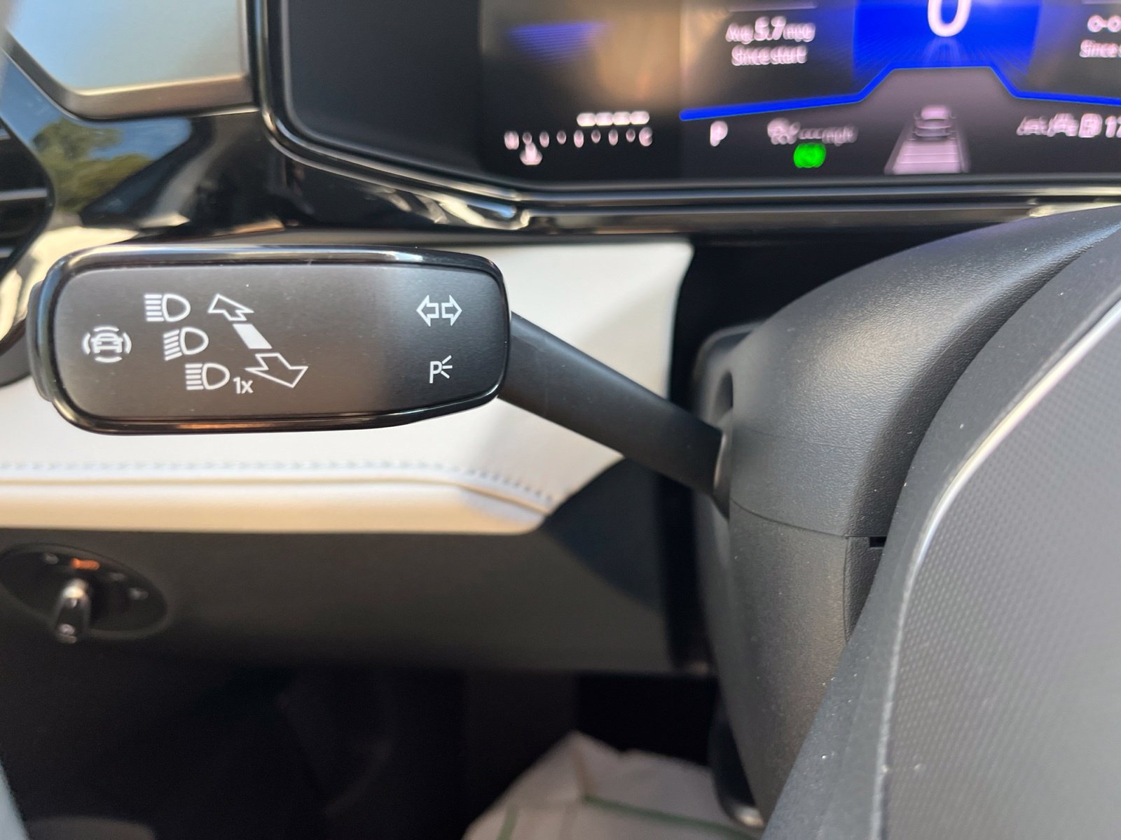 Certified 2025 Volkswagen Taos S FWD image 16