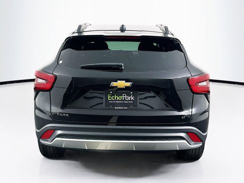 Used 2025 Chevrolet Trax LT w/ LT Convenience Package image 7