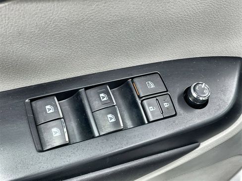 Used 2017 Toyota Highlander Limited Platinum w/ Carpet Mat Package image 12