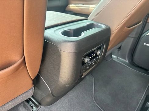 Used 2025 Chevrolet Tahoe High Country AWD/4WD image 23
