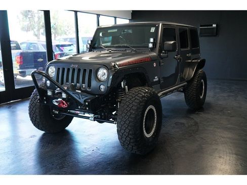 Used 2017 Jeep Wrangler Unlimited Rubicon AWD/4WD image 3