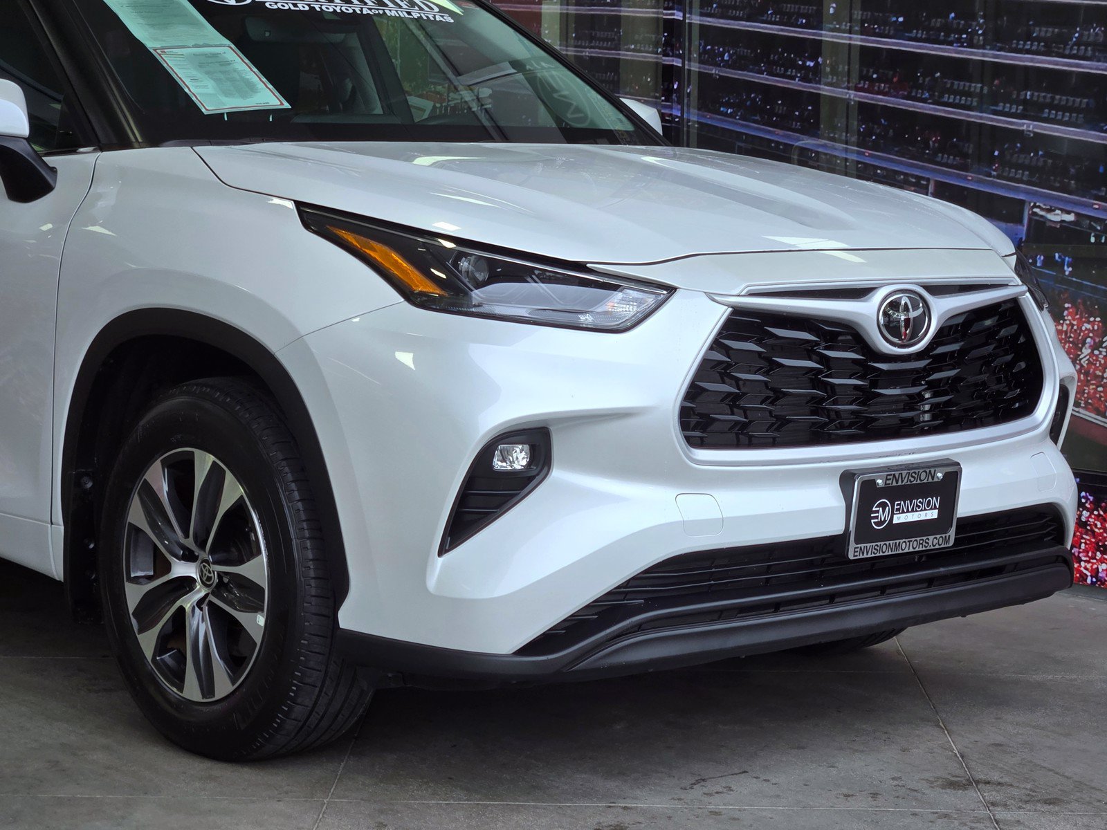 Certified 2026 Toyota Highlander XLE AWD/4WD image 2