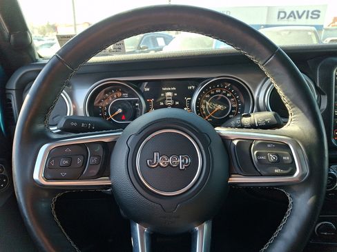 Used 2020 Jeep Wrangler Unlimited Sahara AWD/4WD image 19