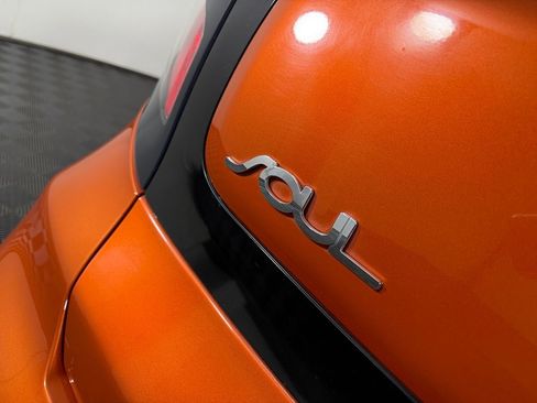 Used 2018 Kia Soul + FWD image 11