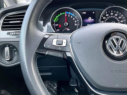 Used 2019 Volkswagen e-Golf SE image 25