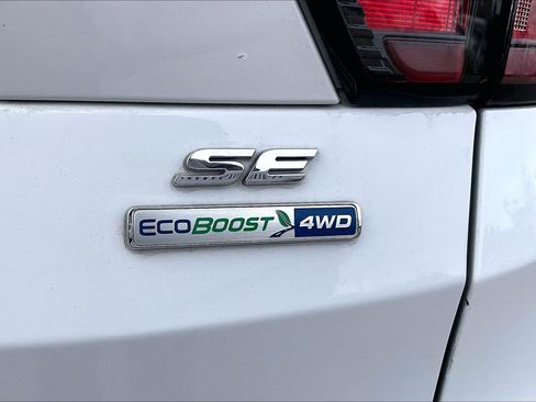 Used 2018 Ford Escape SE w/ SE Sport Appearance Package image 29