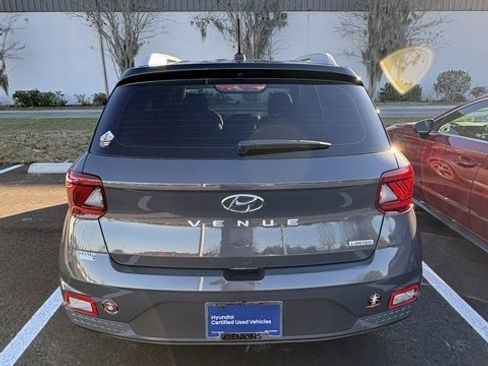 Used 2025 Hyundai Venue Limited image 3