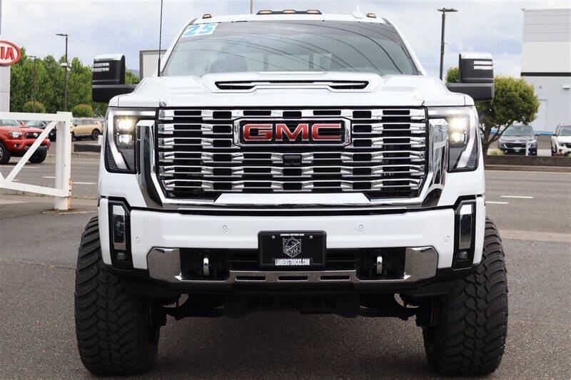 Used 2025 GMC Sierra 3500 Denali w/ Denali Reserve Package AWD/4WD image 9