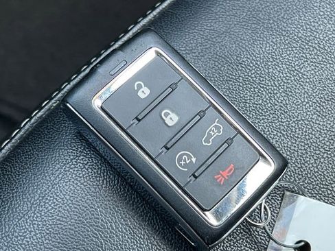 Used 2023 Jeep Grand Cherokee L Limited w/ Black Appearance Package AWD/4WD image 35