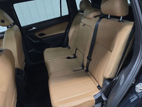 Used 2023 Volkswagen Tiguan SE AWD/4WD image 32