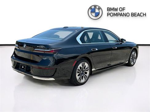 Used 2024 BMW i7 xDrive60 w/ Executive Package image 7