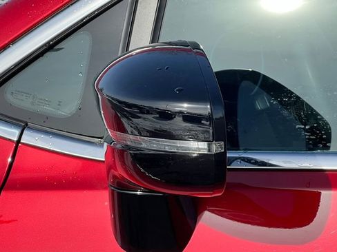 Used 2025 Chrysler Pacifica Select image 40