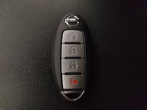 Used 2018 Nissan Pathfinder SV AWD/4WD image 32