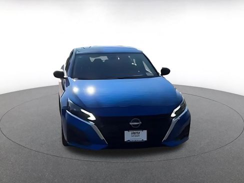 Used 2025 Nissan Altima 2.5 SV image 4