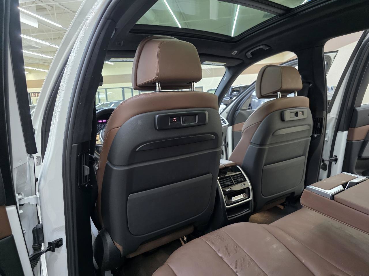 Used 2020 BMW X7 xDrive40i w/ Premium Package AWD/4WD image 27