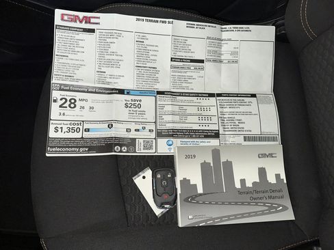 Used 2019 GMC Terrain SLE w/ Driver Convenience Package image 14