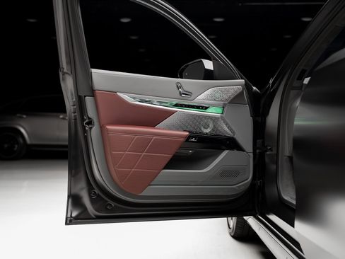 Used 2023 BMW i7 xDrive60 image 50