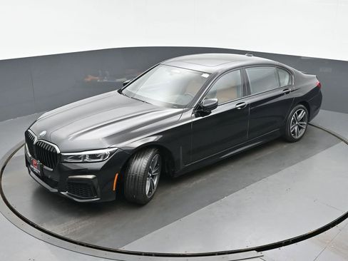 Used 2022 BMW 750i xDrive w/ Executive Package AWD/4WD image 34
