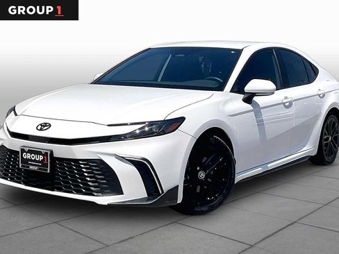 Used 2026 Toyota Camry SE w/ Convenience Package FWD image 1
