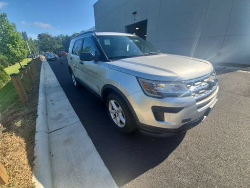 Used 2018 Ford Explorer 4WD image 3