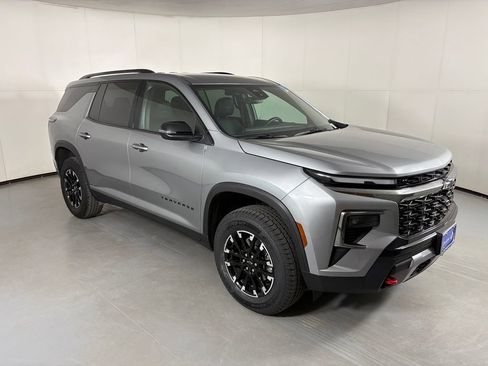 Certified 2025 Chevrolet Traverse Z71 AWD/4WD image 2