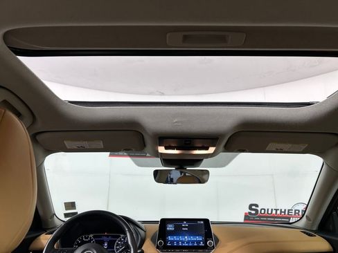 Used 2024 Nissan Sentra SV w/ SV Premium Package image 19