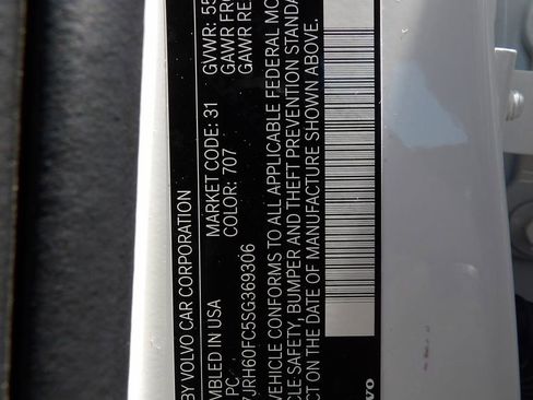 Certified 2025 Volvo S60 T8 Plus AWD/4WD image 31
