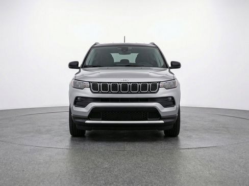 Used 2025 Jeep Compass Limited AWD/4WD image 2