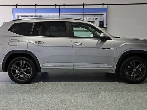 Certified 2022 Volkswagen Atlas SEL R-Line AWD/4WD image 9